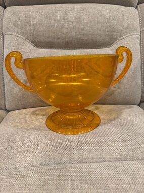 Target Bullseye Summer Golden Trophy Bucket-Plastic